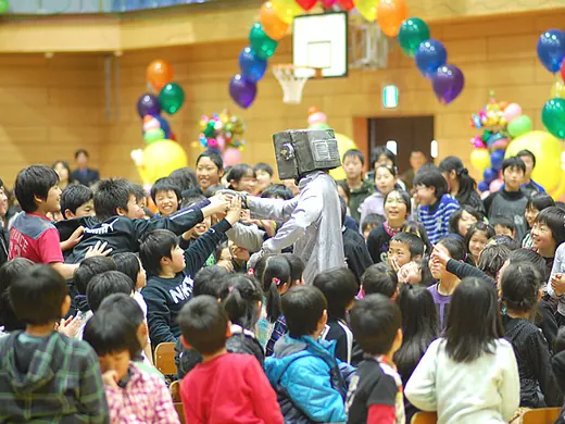 小学校　ロボットサーカス　〜機械と映像と音楽の世界〜
